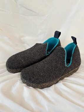Asportuguesas by Fly London Slip-On City Sneakers